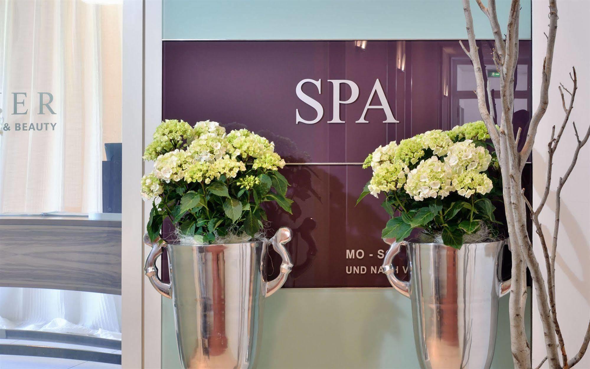 Privathotel Lindtner המבורג מראה חיצוני תמונה Entrance to the spa